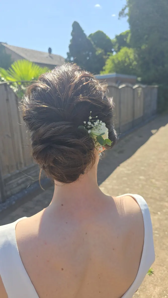 Chignon als Brautfrisur für Standesamt und Kirche